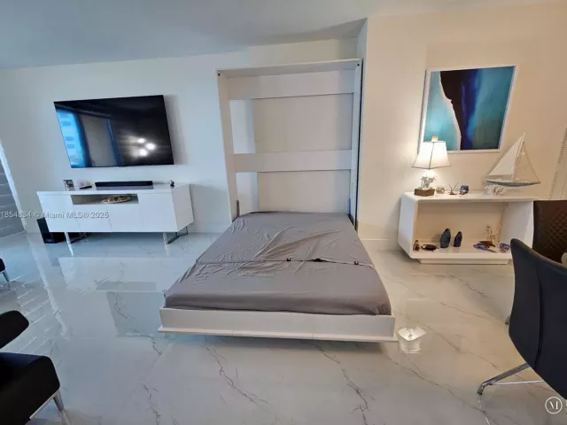 1-bedroom condo for rent in Hollywood - 2501 S Ocean Dr 307 (Ave. May 20 2026) - MondialRealty