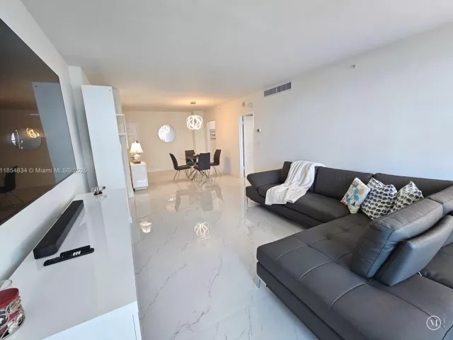 1-bedroom condo for rent in Hollywood - 2501 S Ocean Dr 307 (Ave. May 20 2026) - MondialRealty
