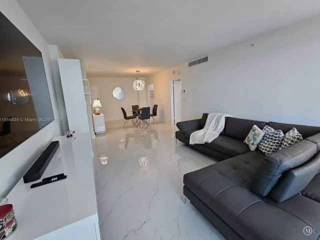 1-bedroom condo for rent in Hollywood - 2501 S Ocean Dr 307 (Ave. May 20 2026) - MondialRealty
