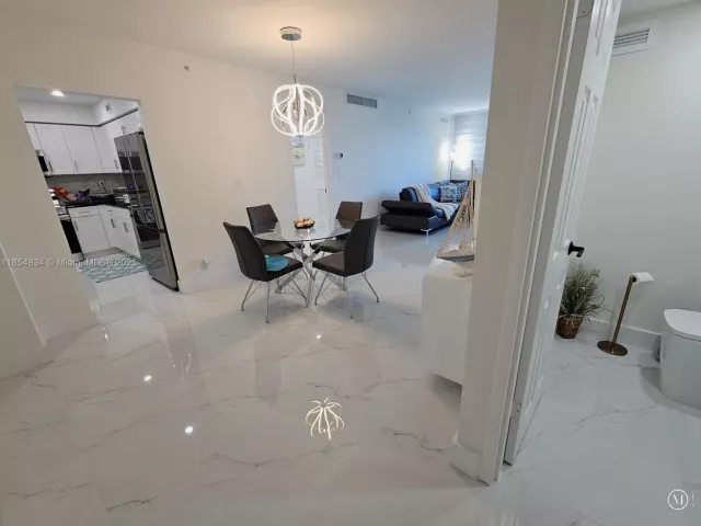 1-bedroom condo for rent in Hollywood - 2501 S Ocean Dr 307 (Ave. May 20 2026) - MondialRealty