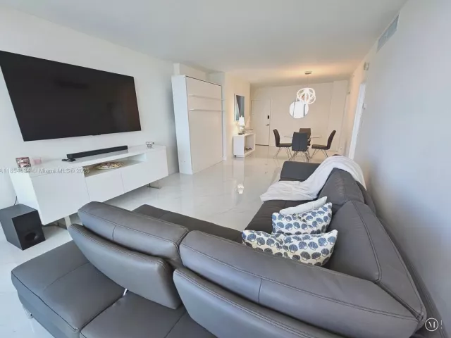 1-bedroom condo for rent in Hollywood - 2501 S Ocean Dr 307 (Ave. May 20 2026) - MondialRealty