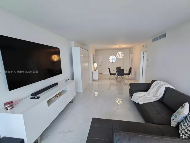 1-bedroom condo for rent in Hollywood - 2501 S Ocean Dr 307 (Ave. May 20 2026) - MondialRealty