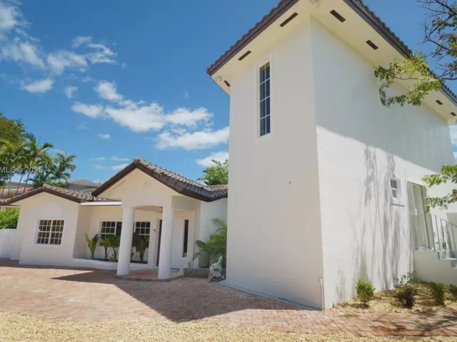 4-bedroom home for sale in Key Biscayne - 691 Ridgewood Rd - MondialRealty