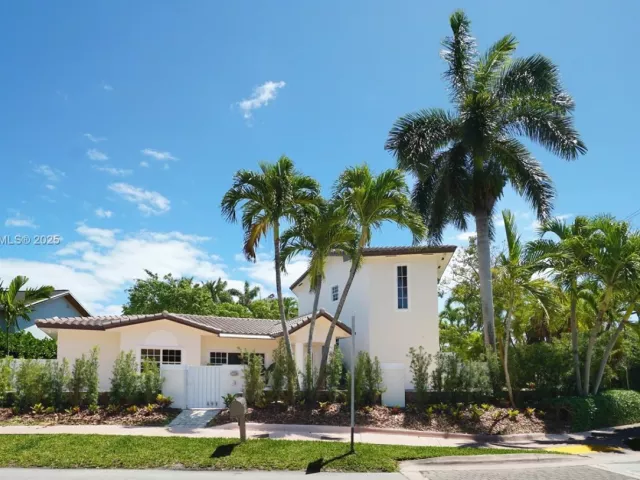 4-bedroom home for sale in Key Biscayne - 691 Ridgewood Rd - MondialRealty