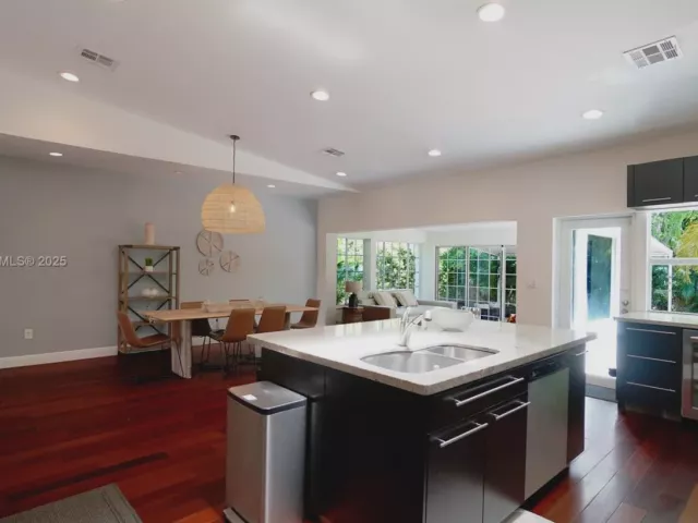 4-bedroom home for sale in Key Biscayne - 691 Ridgewood Rd - MondialRealty