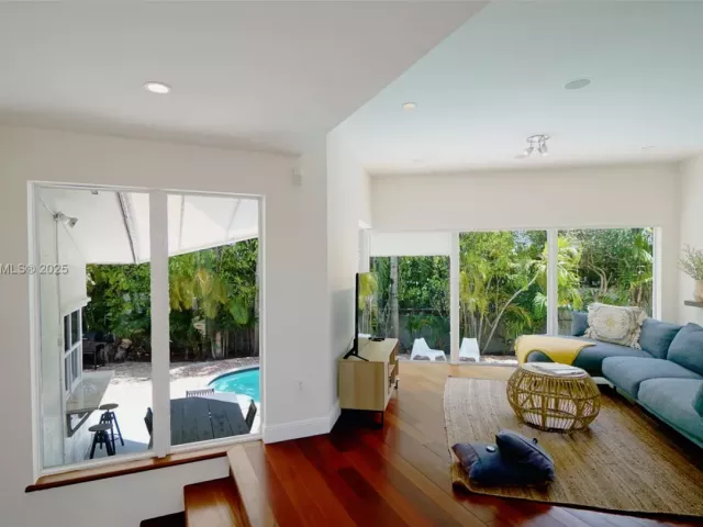 4-bedroom home for sale in Key Biscayne - 691 Ridgewood Rd - MondialRealty