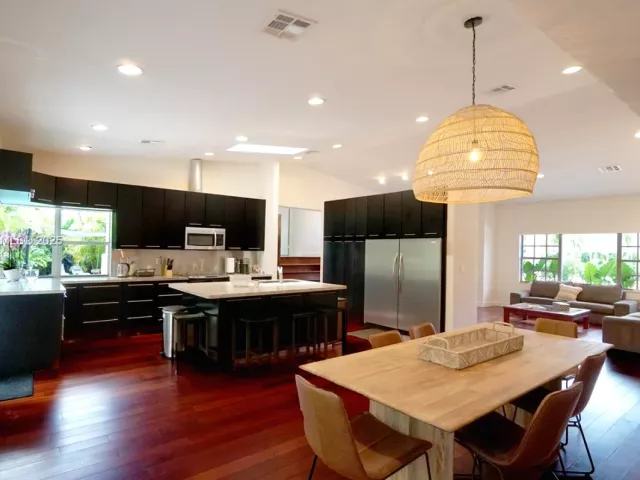 4-bedroom home for sale in Key Biscayne - 691 Ridgewood Rd - MondialRealty