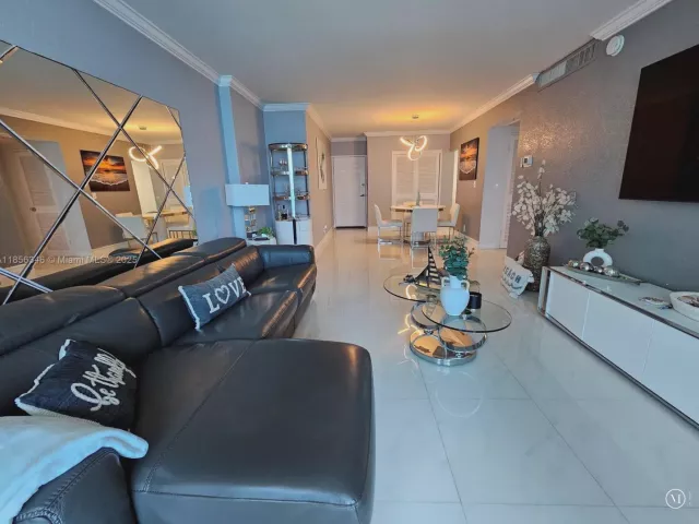 1-bedroom condo for rent in Hollywood - 2501 S Ocean Dr 1115 (Ave. Sept 1st 2026) - MondialRealty