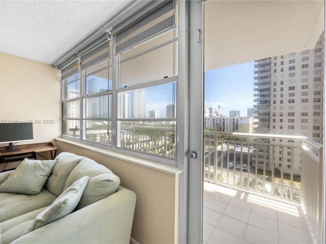 Apartment for sale  Unit #812 - photo 7435423