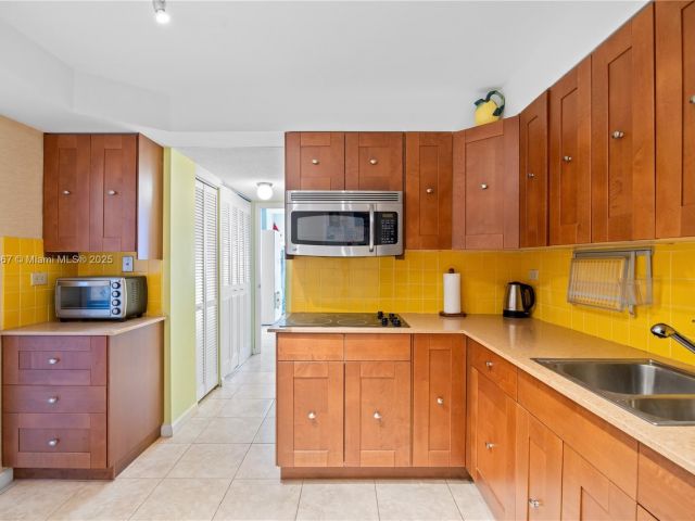 Apartment for sale  Unit #812 - photo 7435427