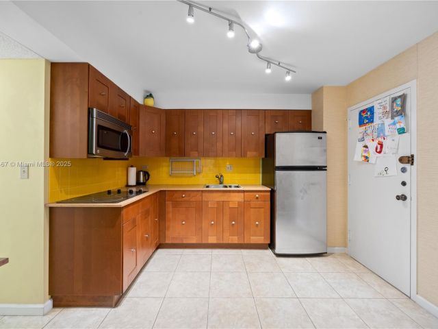 Apartment for sale  Unit #812 - photo 7435428