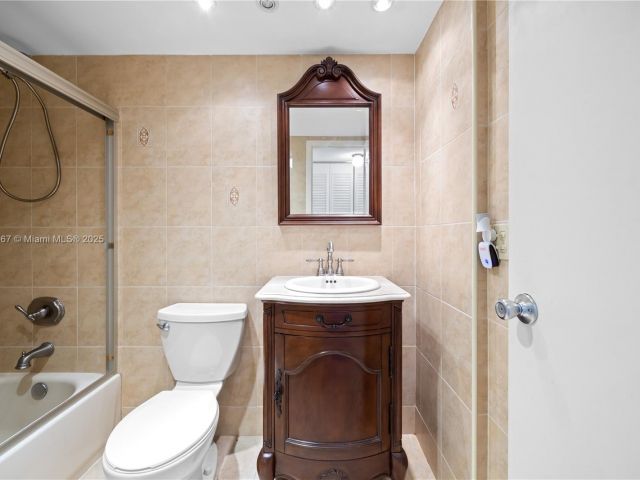 Apartment for sale  Unit #812 - photo 7435437