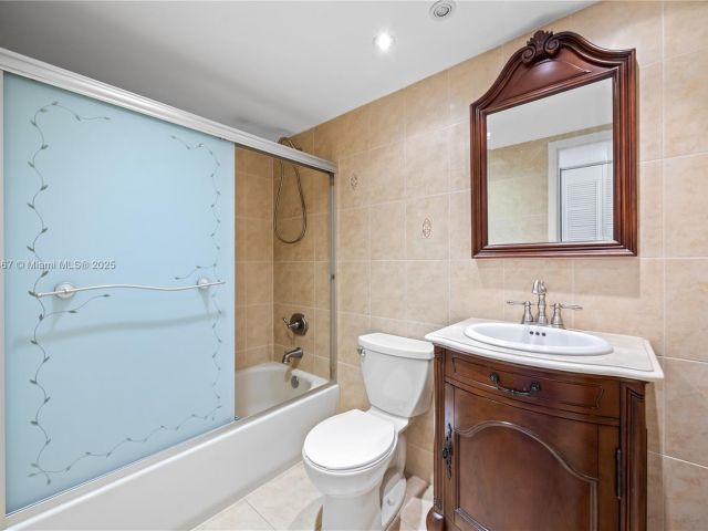 Apartment for sale  Unit #812 - photo 7435438