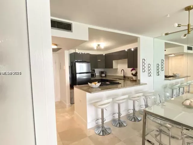 1-bedroom condo for sale in Hallandale Beach - 2030 S Ocean Dr 516 - MondialRealty