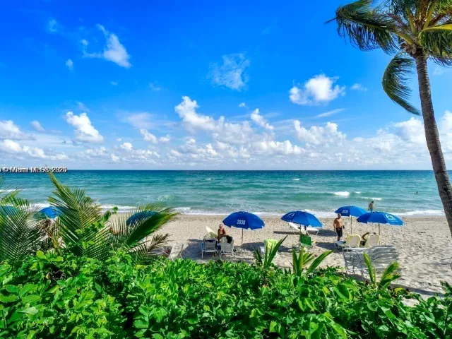 1-bedroom condo for sale in Hallandale Beach - 2030 S Ocean Dr 516 - MondialRealty