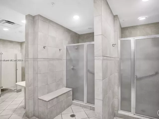 1-bedroom condo for sale in Hallandale Beach - 2030 S Ocean Dr 516 - MondialRealty