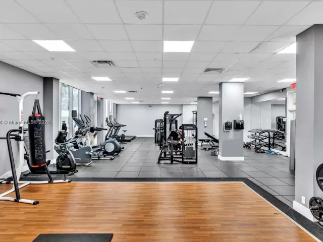 1-bedroom condo for sale in Hallandale Beach - 2030 S Ocean Dr 516 - MondialRealty