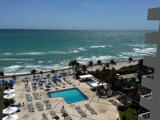 1-bedroom condo for sale in Hallandale Beach - 2030 S Ocean Dr 516 - MondialRealty