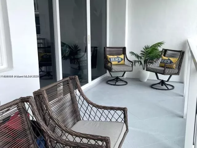 1-bedroom condo for sale in Hallandale Beach - 2030 S Ocean Dr 516 - MondialRealty