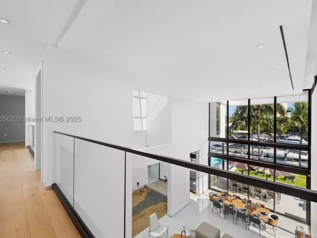 6-bedroom home for rent in Hallandale Beach - 418 Sunset Dr - MondialRealty