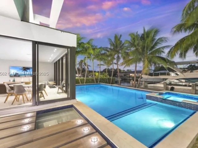 6-bedroom home for rent in Hallandale Beach - 418 Sunset Dr - MondialRealty