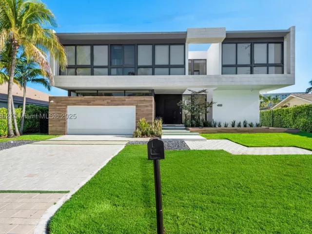 6-bedroom home for rent in Hallandale Beach - 418 Sunset Dr - MondialRealty