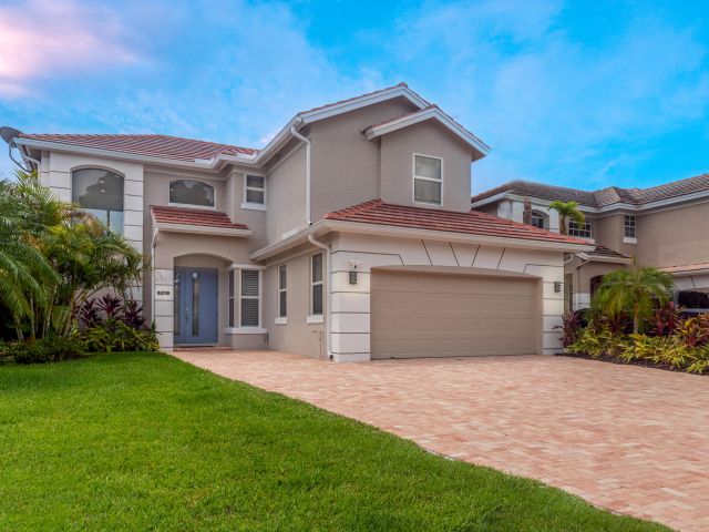 Home for sale at 8216 Heritage Club Drive - photo 6404069