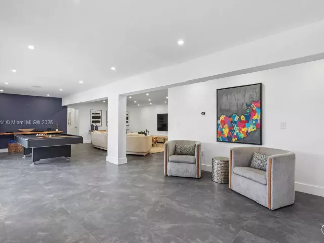 8-bedroom home for rent in Hollywood - 4322 Polk St - MondialRealty