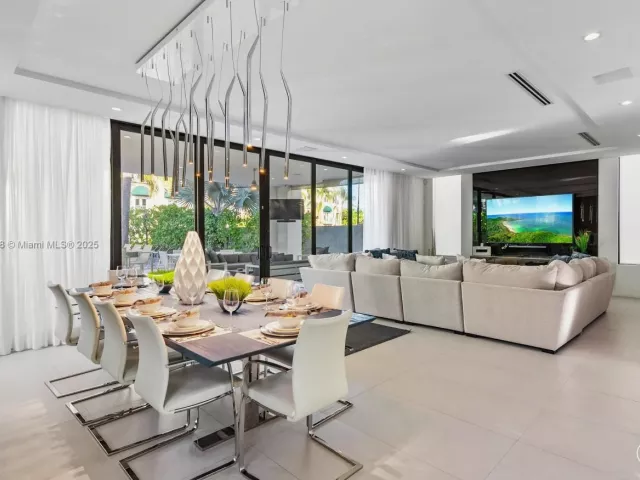 5-bedroom home for rent in Fort Lauderdale - 310 SE 11th Ave - MondialRealty