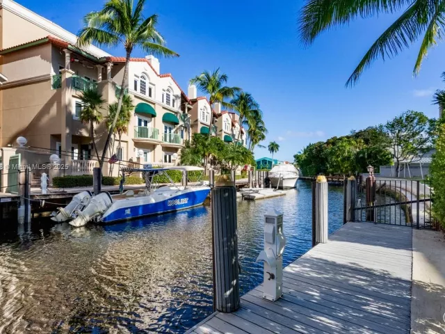 5-bedroom home for rent in Fort Lauderdale - 310 SE 11th Ave - MondialRealty