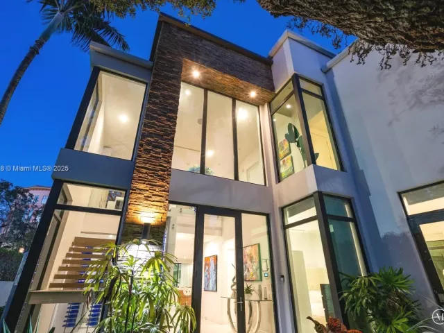 5-bedroom home for rent in Fort Lauderdale - 310 SE 11th Ave - MondialRealty