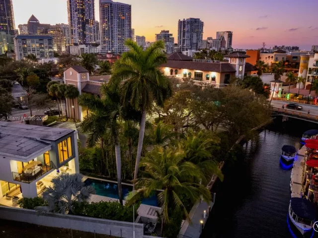 5-bedroom home for rent in Fort Lauderdale - 310 SE 11th Ave - MondialRealty