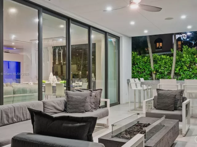 5-bedroom home for rent in Fort Lauderdale - 310 SE 11th Ave - MondialRealty