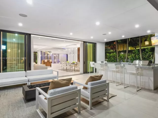 5-bedroom home for rent in Fort Lauderdale - 310 SE 11th Ave - MondialRealty