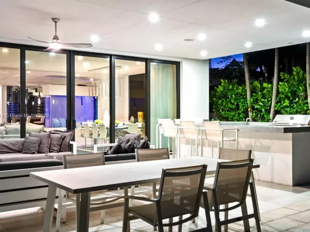 5-bedroom home for rent in Fort Lauderdale - 310 SE 11th Ave - MondialRealty