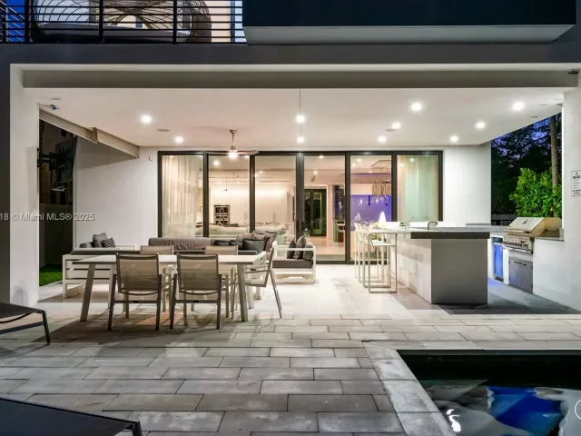 5-bedroom home for rent in Fort Lauderdale - 310 SE 11th Ave - MondialRealty