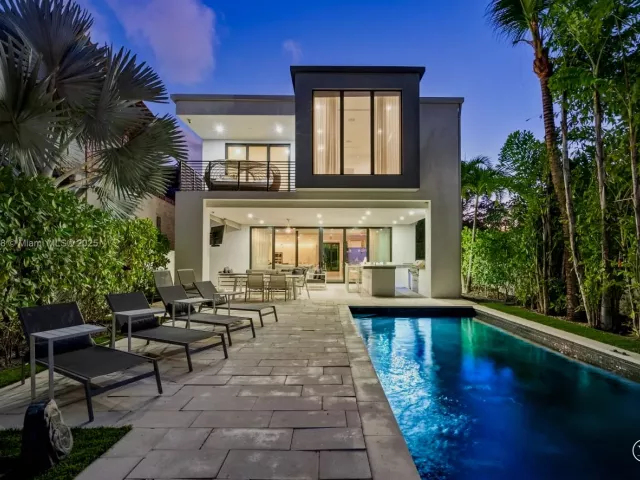 5-bedroom home for rent in Fort Lauderdale - 310 SE 11th Ave - MondialRealty