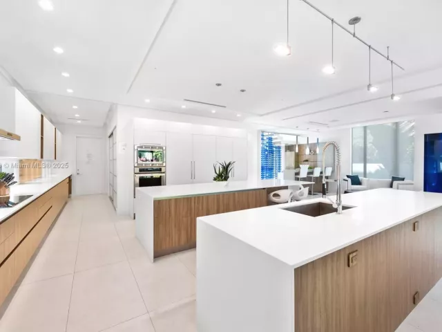 5-bedroom home for rent in Fort Lauderdale - 310 SE 11th Ave - MondialRealty