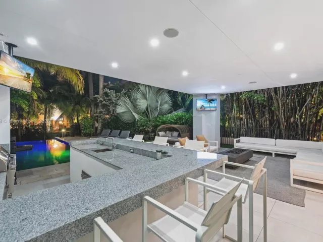 5-bedroom home for rent in Fort Lauderdale - 310 SE 11th Ave - MondialRealty