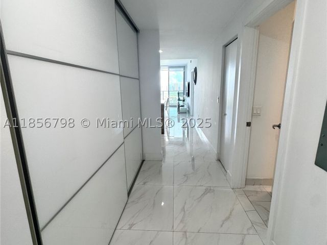 1-bedroom condo for rent in North Miami Beach - 16385 Biscayne Blvd 2720 - MondialRealty