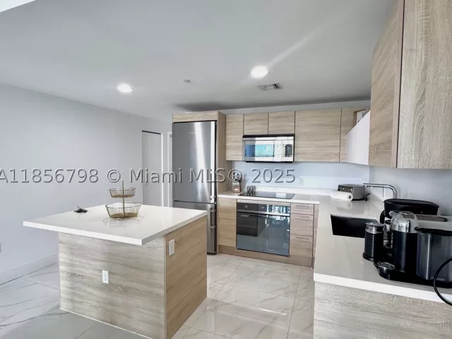 1-bedroom condo for rent in North Miami Beach - 16385 Biscayne Blvd 2720 - MondialRealty