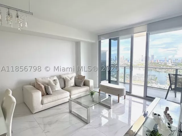 1-bedroom condo for rent in North Miami Beach - 16385 Biscayne Blvd 2720 - MondialRealty