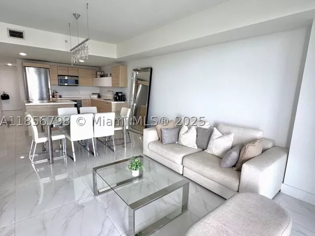 1-bedroom condo for rent in North Miami Beach - 16385 Biscayne Blvd 2720 - MondialRealty