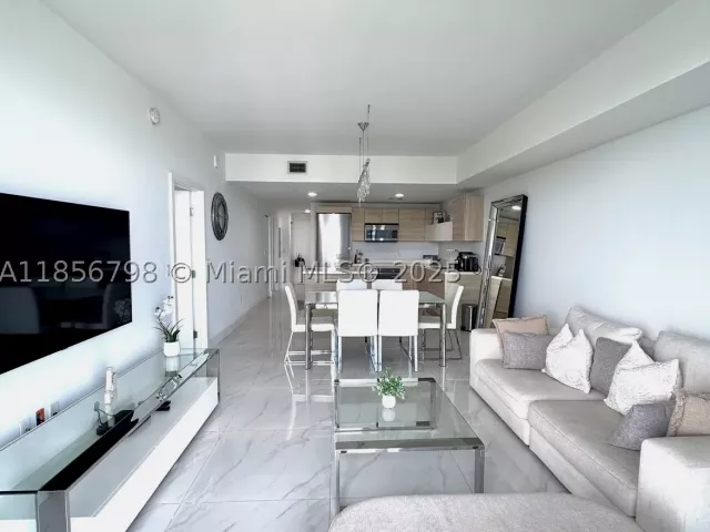 1-bedroom condo for rent in North Miami Beach - 16385 Biscayne Blvd 2720 - MondialRealty