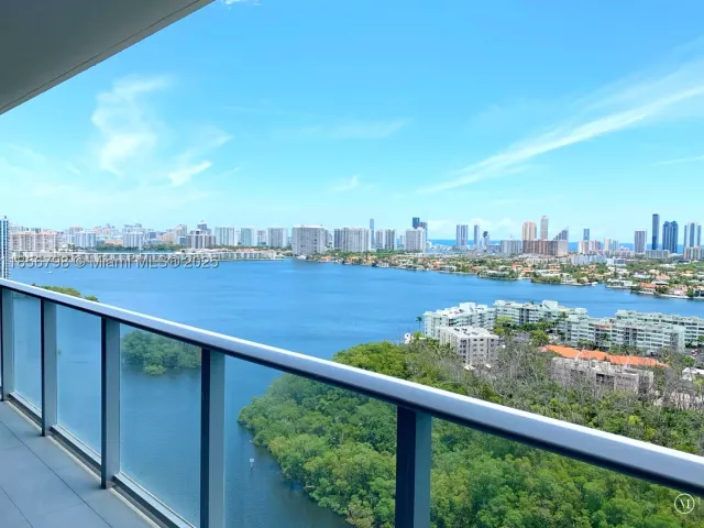 1-bedroom condo for rent in North Miami Beach - 16385 Biscayne Blvd 2720 - MondialRealty