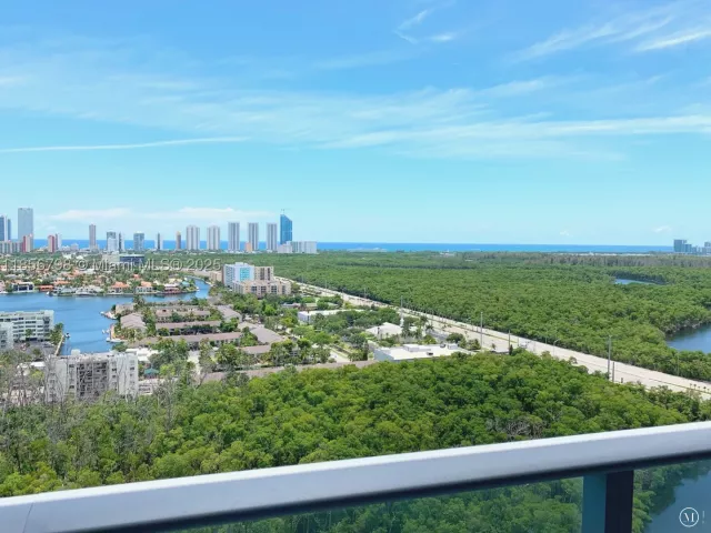 1-bedroom condo for rent in North Miami Beach - 16385 Biscayne Blvd 2720 - MondialRealty