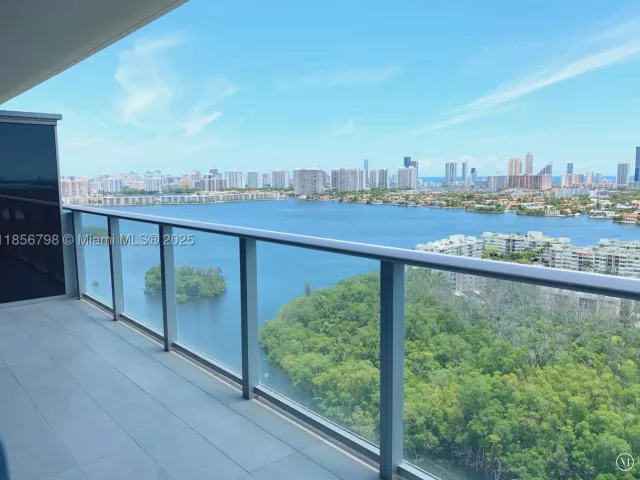 1-bedroom condo for rent in North Miami Beach - 16385 Biscayne Blvd 2720 - MondialRealty