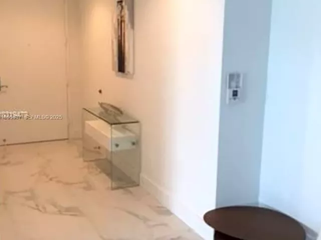 2-bedroom condo for rent in Sunny Isles Beach - 15811 Collins Ave 2805 - MondialRealty