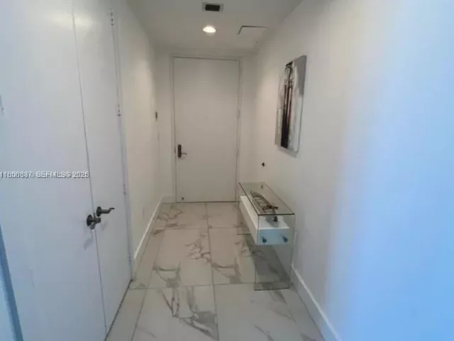 2-bedroom condo for rent in Sunny Isles Beach - 15811 Collins Ave 2805 - MondialRealty