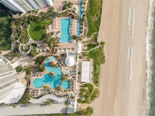 condo for sale in Sunny Isles Beach - 18001 Collins Ave 811 - MondialRealty